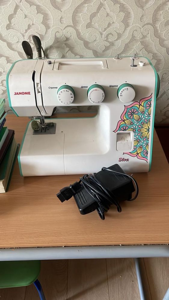 Продам швейную машинку Janome Diva в отличном состоянии