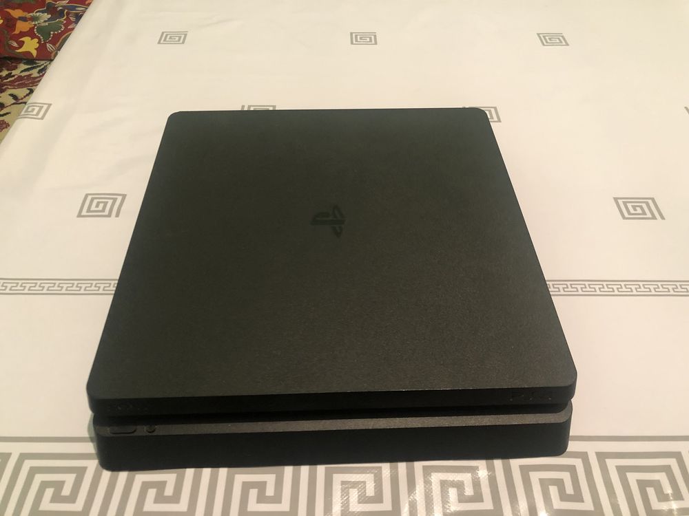 Ps4 Slim 1 тб сатылады. Состояние идеальный . Көп ойналмаған.