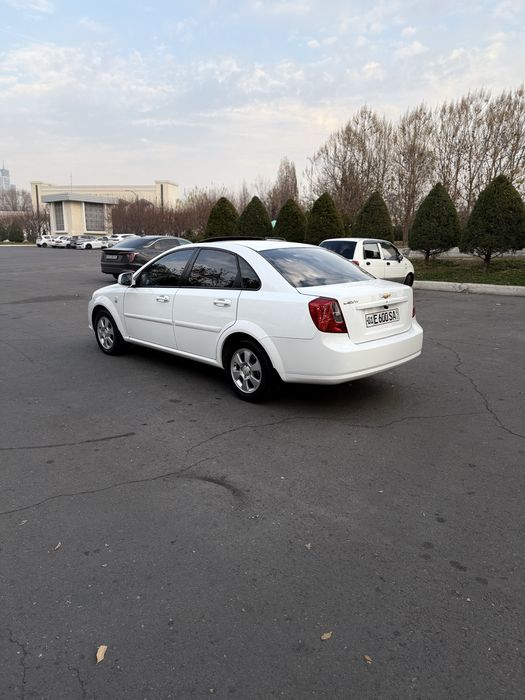 Jentra sotiladi. 2022 yil. Oq rang