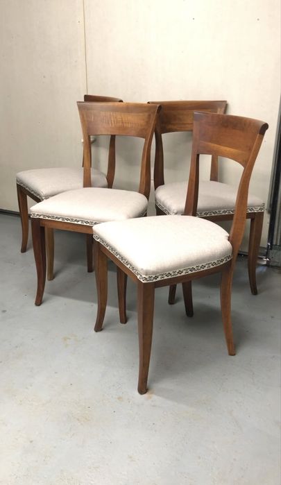 Scaune din lemn masiv de tec (teak).