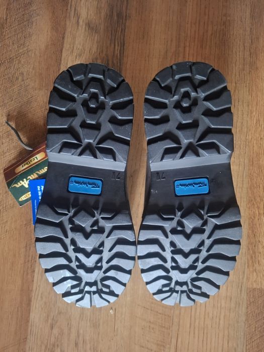 Мъжки обувки чисто нови