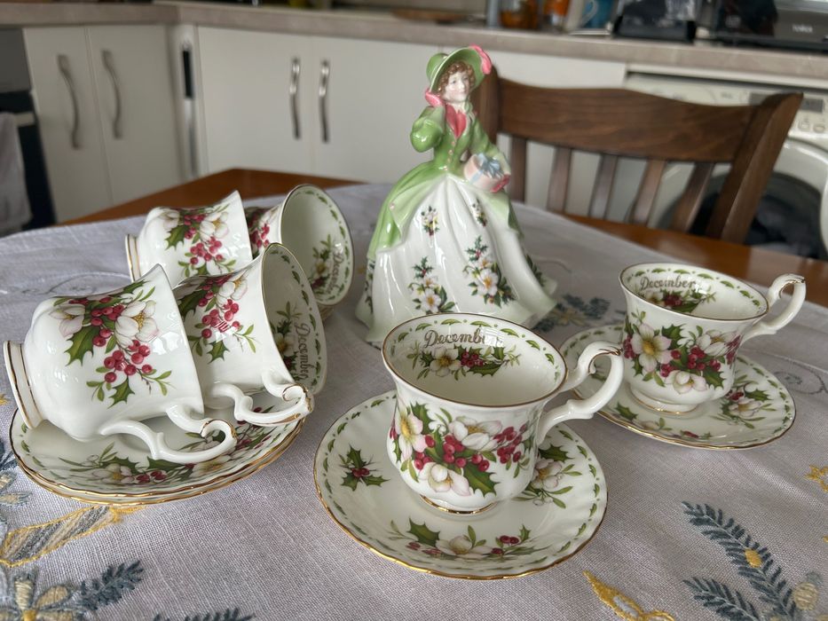 Сет за кафе Royal Albert 
Порцеланова фигура Sweet Holly