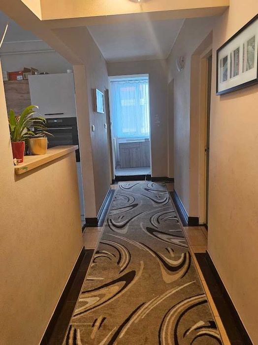 Vând apartament spațios și luminos în zona centrală