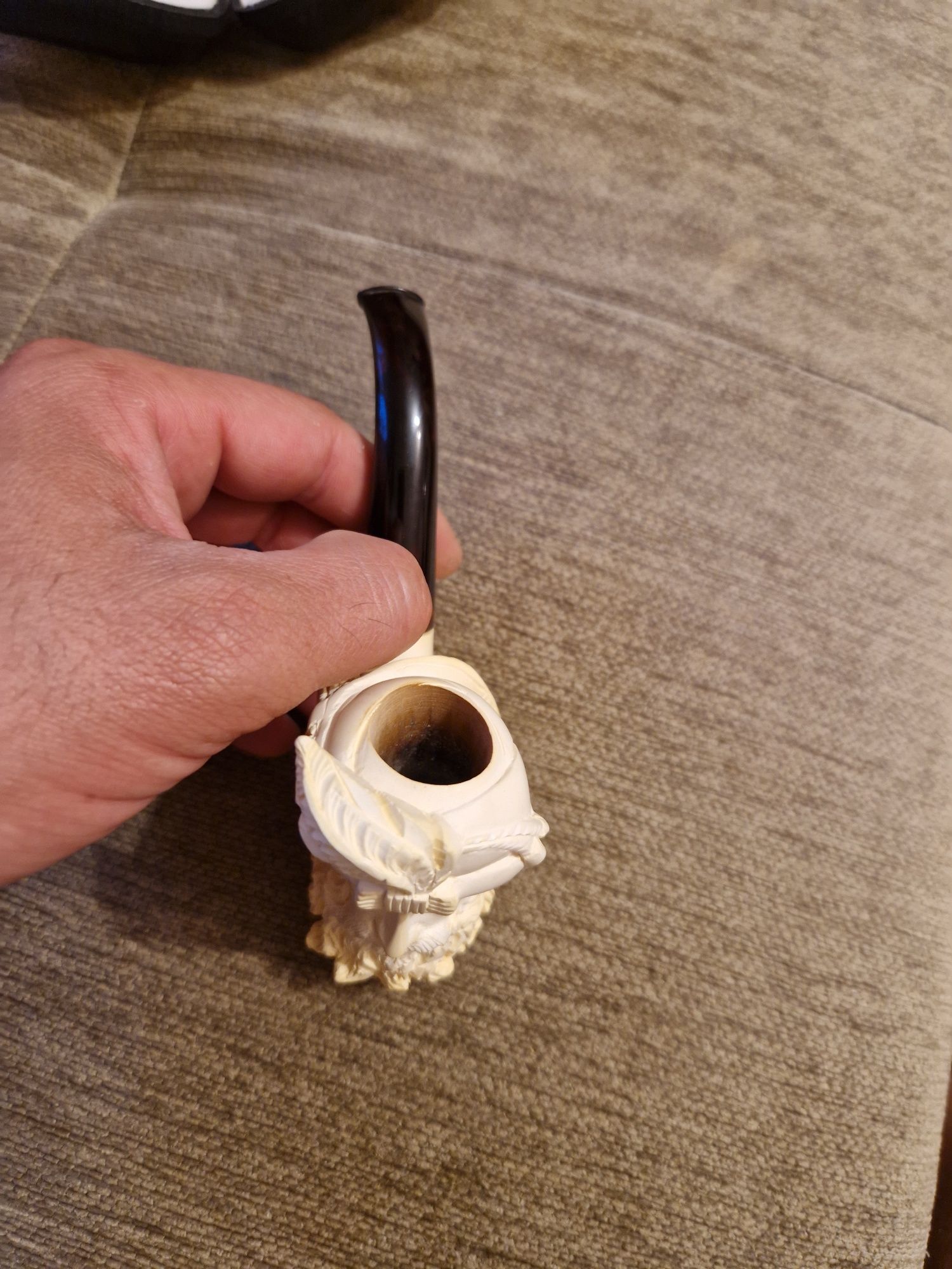 Vând pipa sculptată veche