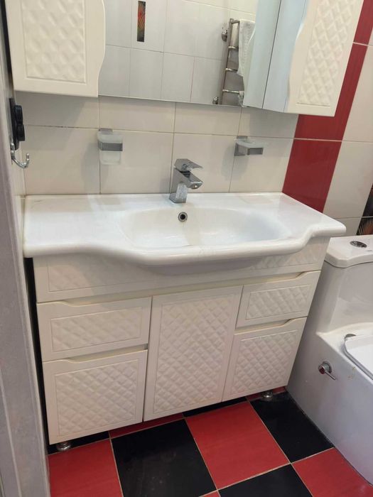 Тумба и шкаф ДЛЯ раковины с зеркалом в ванную комнату (раковины нет)