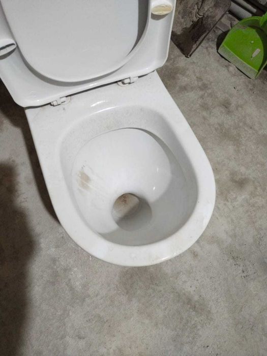 Продам унитаз. Состояние отличное. Б/У