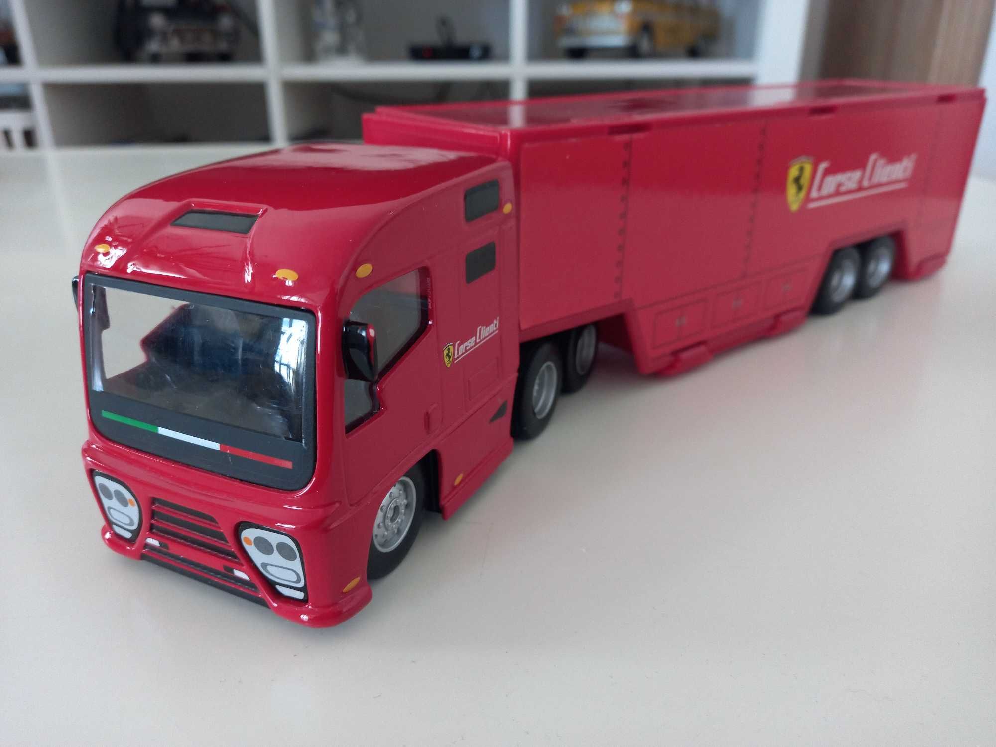 Големи мотори, пластмасови и на Polistil. Камион FERRARI на Burago.