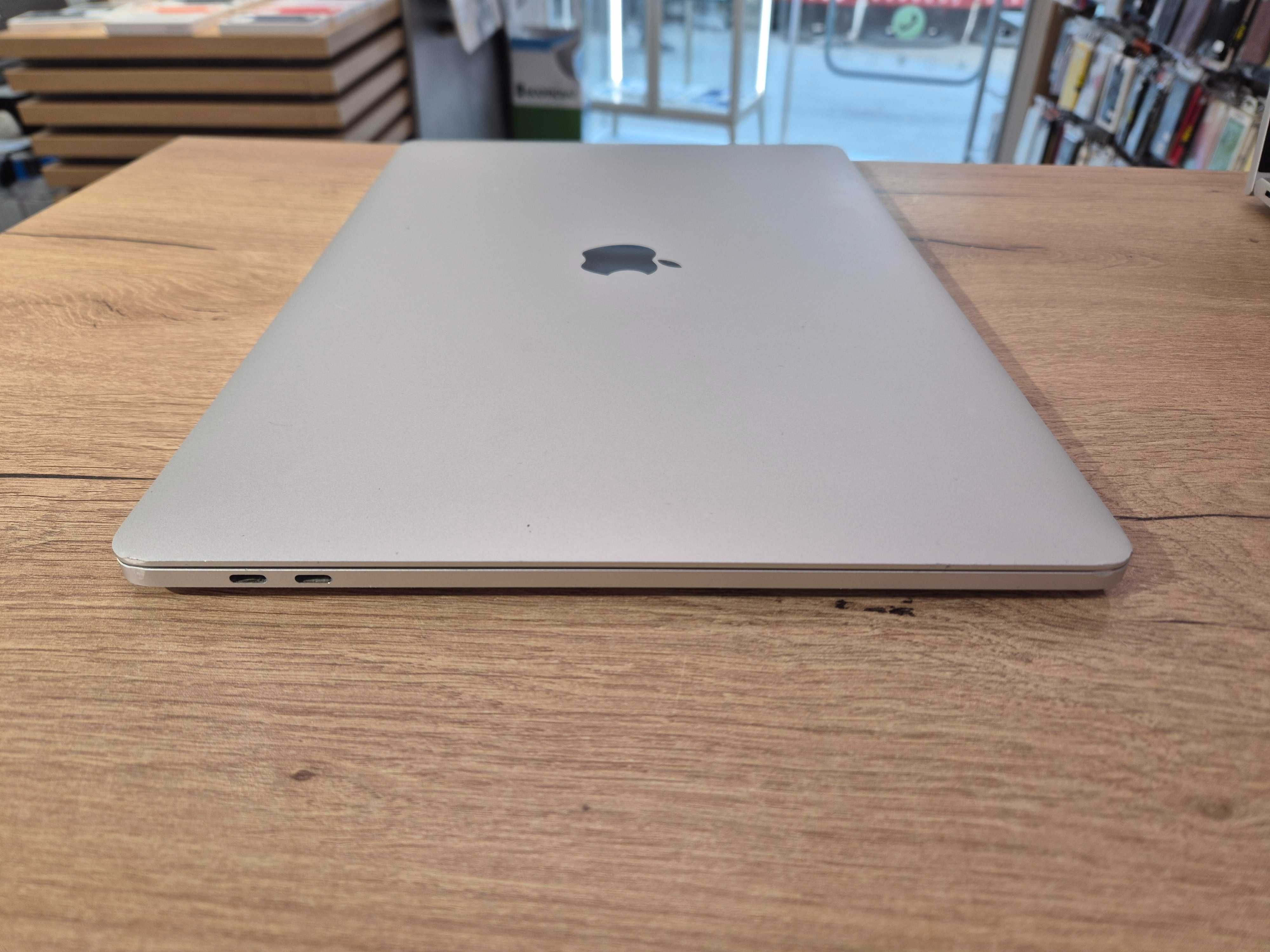 Macbook Pro 2018 15" i7 16GB Ram | Factura & Garantie | Buy-Back |