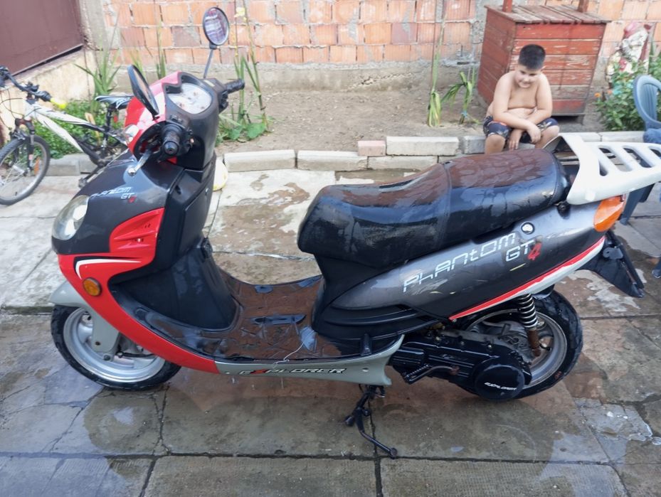 Vând scuter in stare foarte buna de funcționare, motor de 125