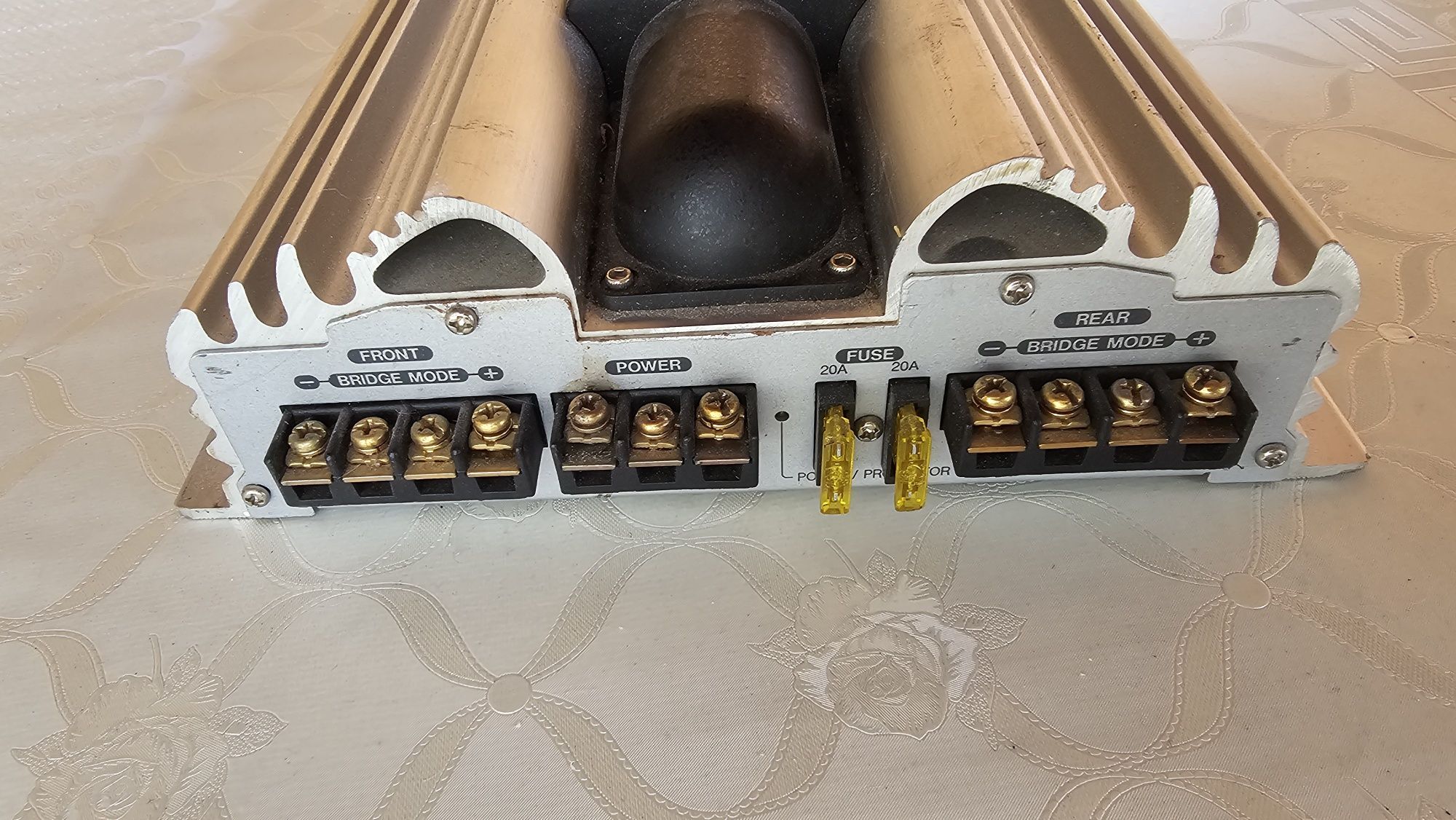 Amplificator auto