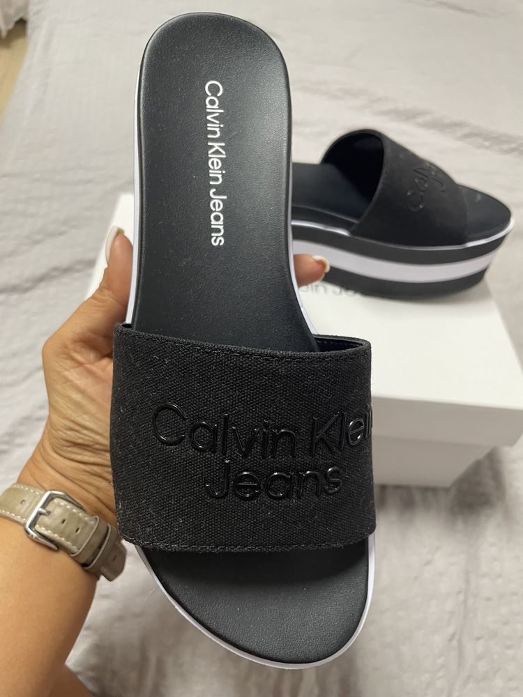 Papuci/saboti Calvin Klein noi!