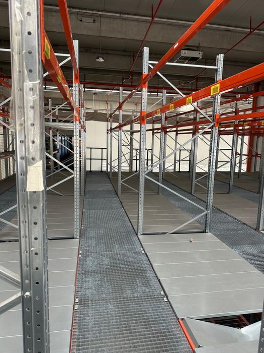 Vand Platformă mezanin la cel mai bun preț