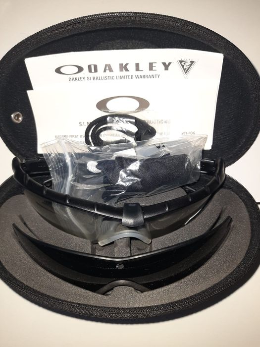 Vând ochelari oakley