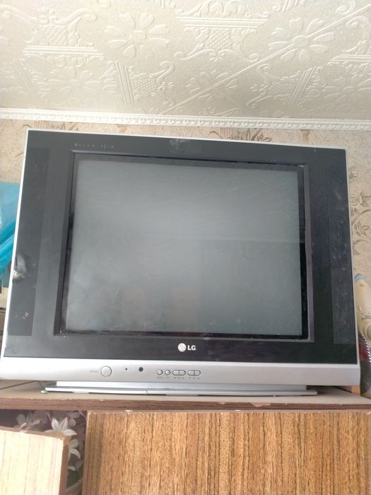 Продам телевизор LG