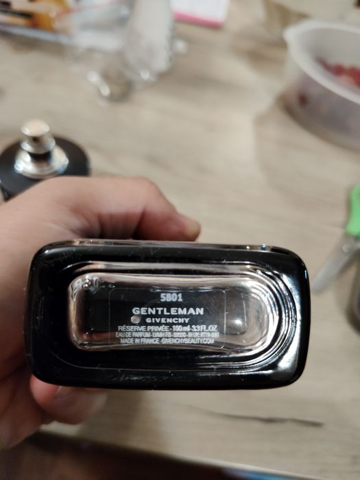 Парфюми Dior Sauvage Elixir  и Givenchy Reserve Privee