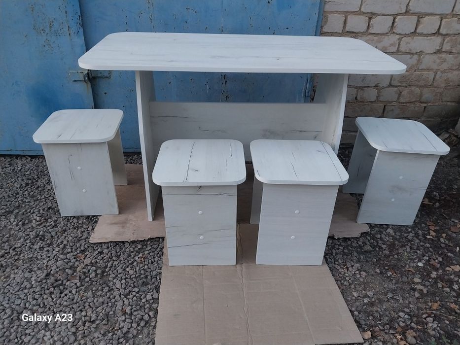 НОВЫЕ Стол и 4табуретки в комплекте