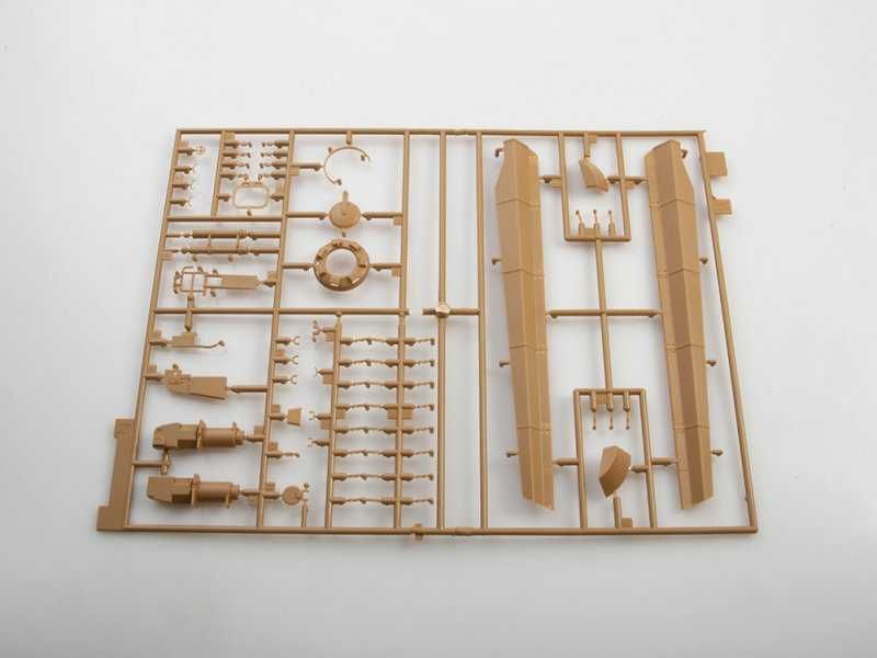 Тяжелый немецкий танк T-VIB «Королевский Тигр» с башней Хеншель