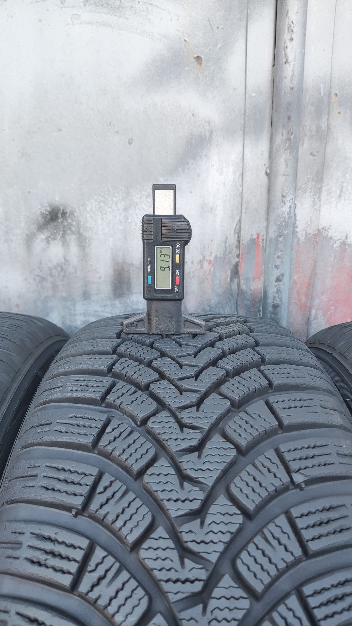 4бр. зимни гуми 205/55/16 Falken EuroWinter , dot22
dot22
9mm
Много до