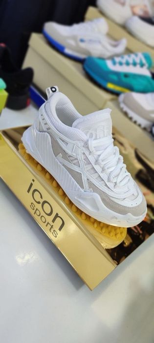 Adidasi off white odsy 1000