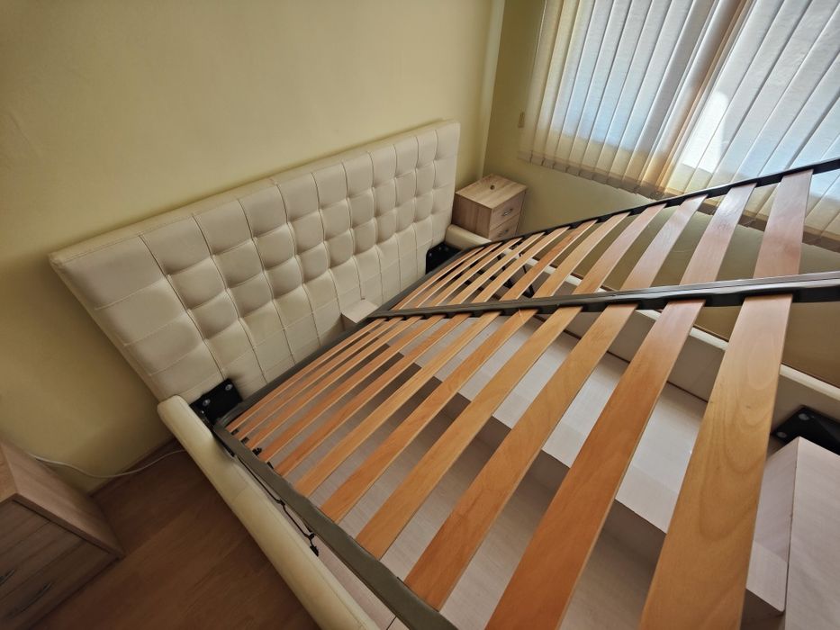 Спалня 164/200. Облицована с бяла кожа