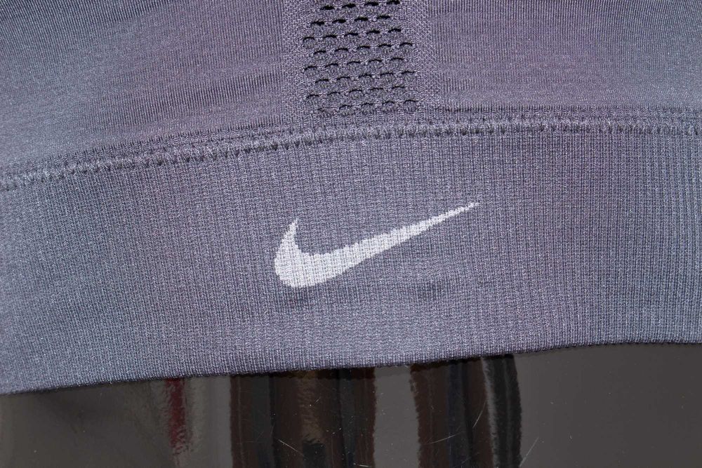 Nike оригинален дамски топ спортен сутиен бюстие черно за фитнес S