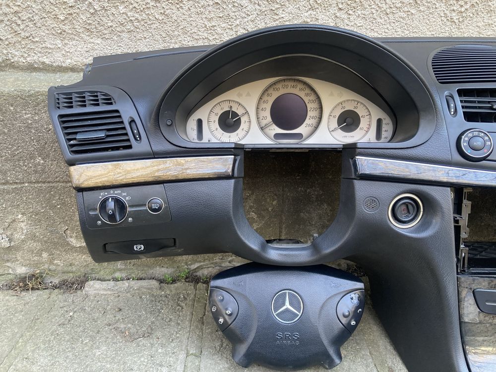 Арматурно Табло W211 Mercedes Километраж Жабка Климатроник Барче