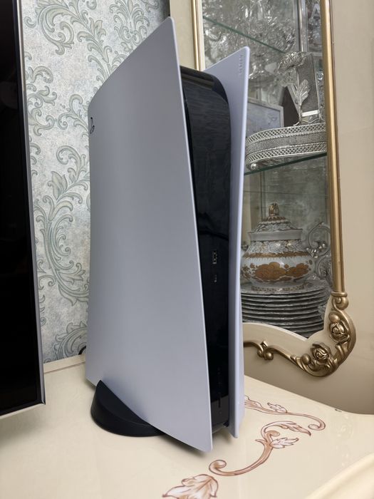 Sony PlayStation 5 с дисководом и аксессуары к нему