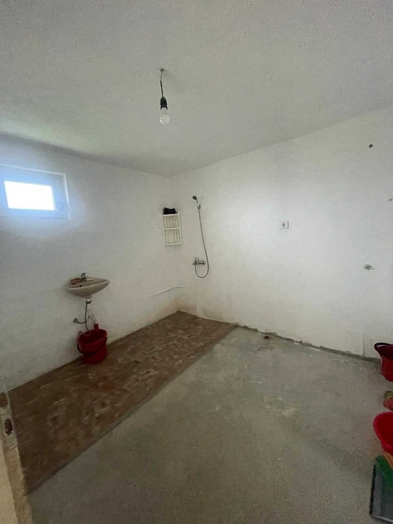 Продава се Къща в Първомай - 250 кв.м за 300 €/кв.м - Снимка #1