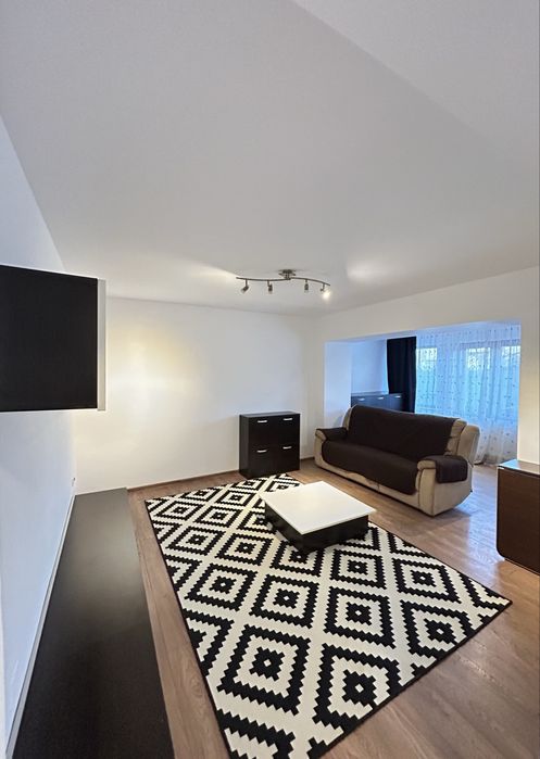 Inchiriez apartament in vila