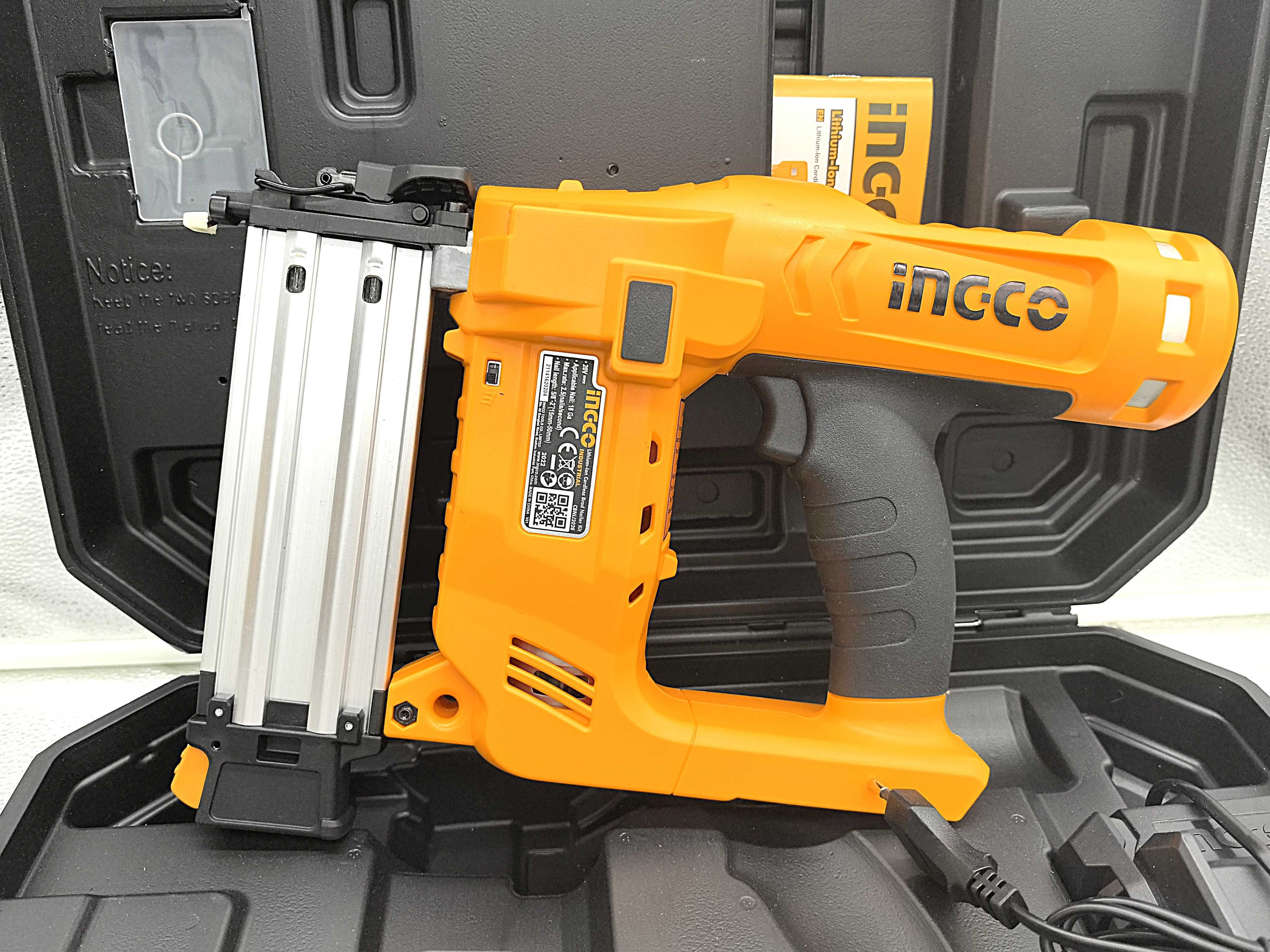 Pistol batut cuie 20V + 2 acumulatori si incarcator!