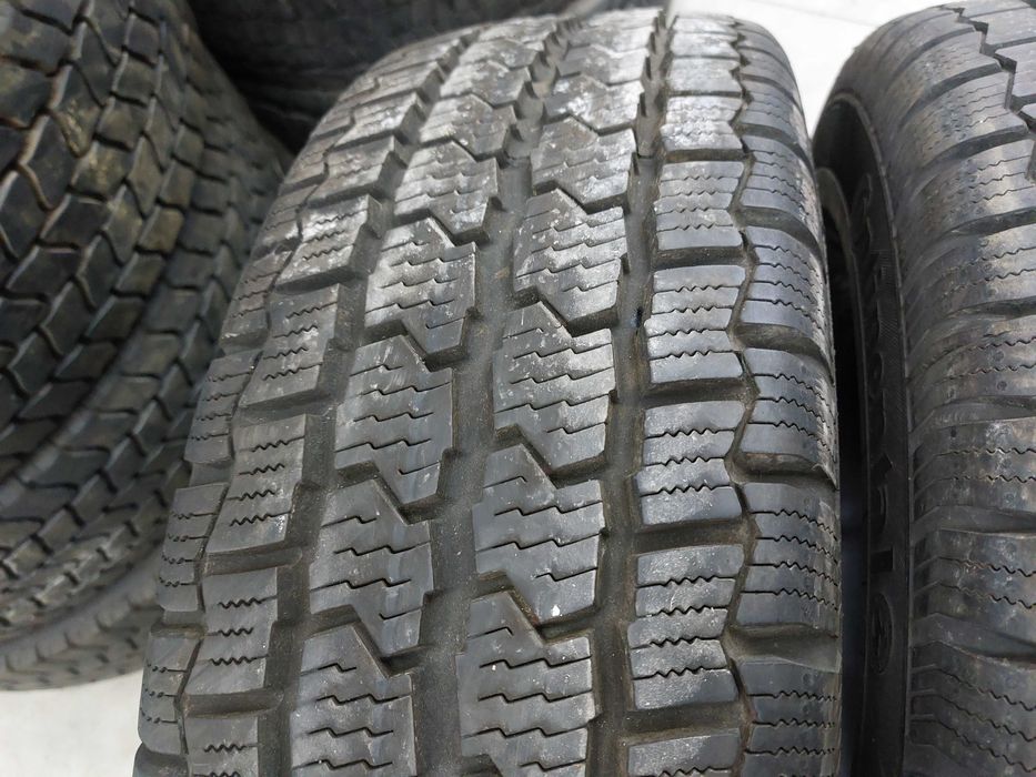 2бр.всесезонни гуми CONTINENTAL 225/75/16C 121R DOT 4722
