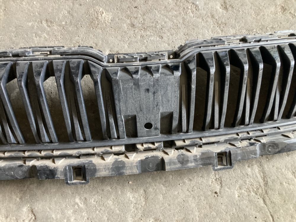 Grila SKODA KAROQ facelift 2022 - 2024 grila radiator bara fata