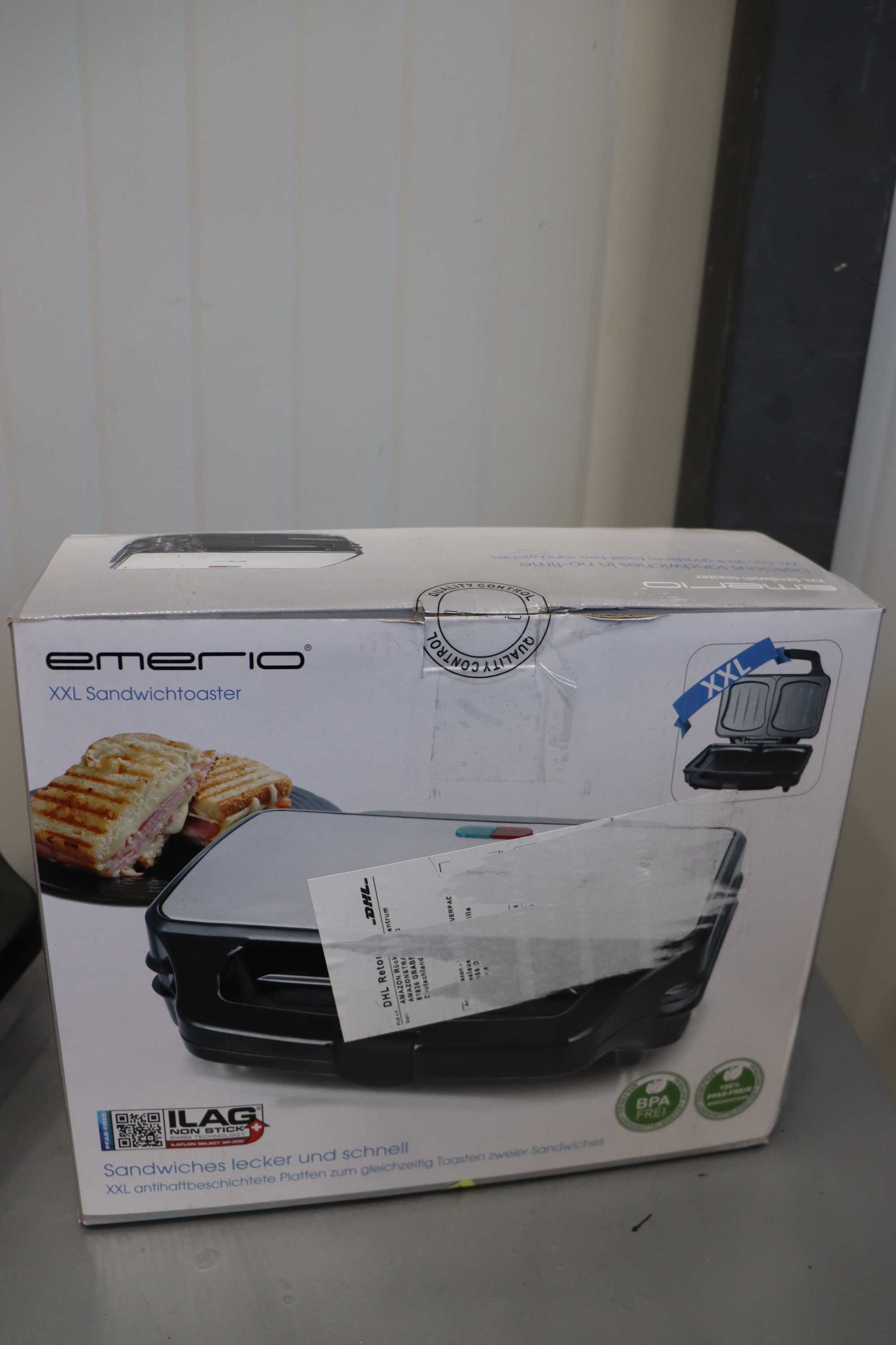 Сандвич тостер Emerio ST-109562, Без изтичане, 900 W