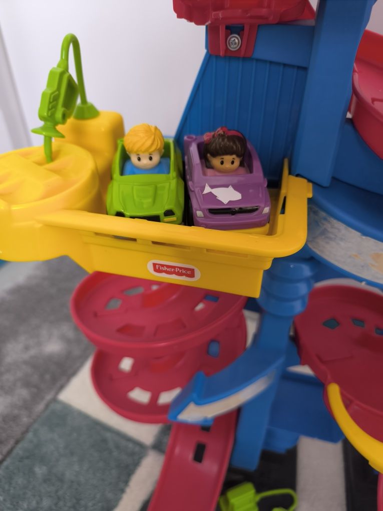 Голяма Пожарна трансформираща се в писта и писта Fisher price /Little