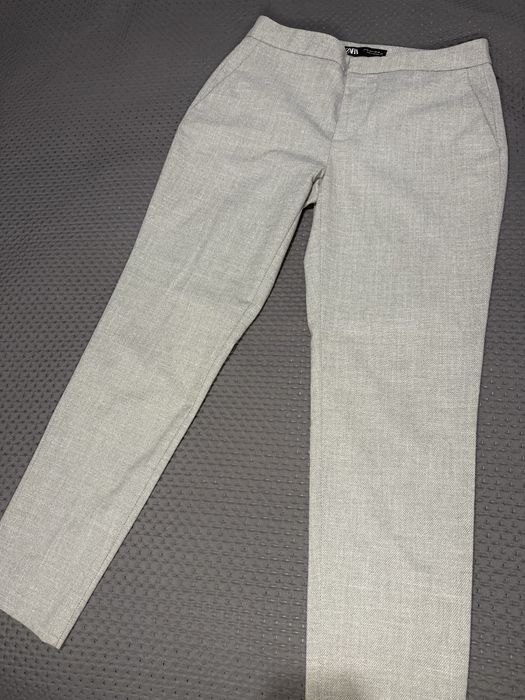 Дамски сив костюм