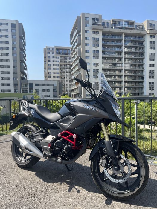 Motocicleta Daytona 200 Adventure