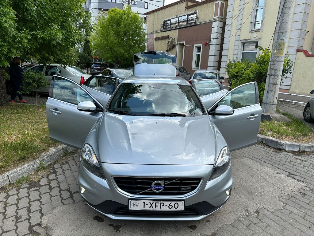 Volvo V 40 Mod 2015 R-Design 2,0 Diesel D4 190 CP. Stare perfecta!