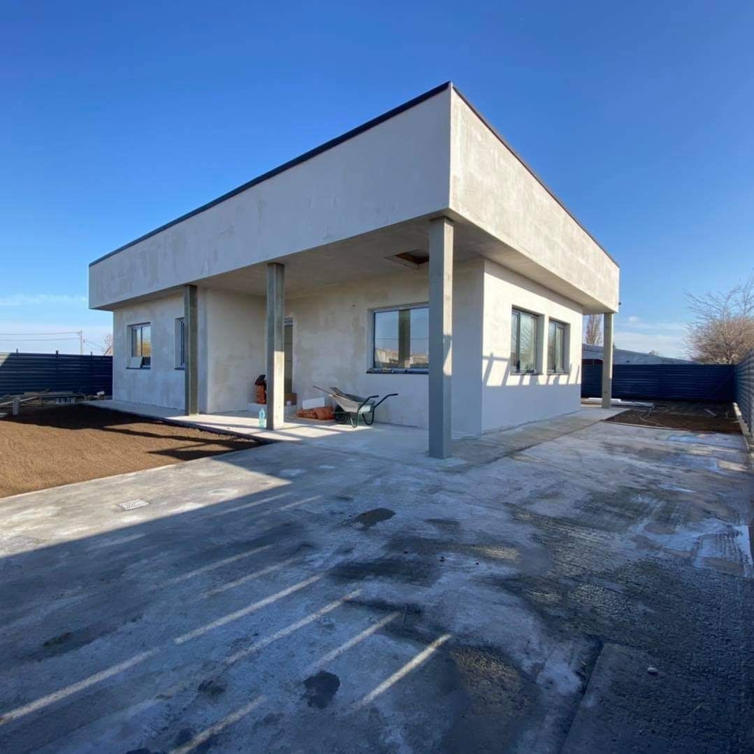 Vand container tip birou din panou izolat la orice