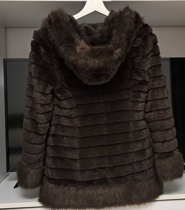 Haina maro blana artificiala cu gluga yira