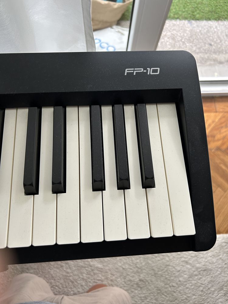 Pian electric Roland FP-10 + stativ Roland KS-20