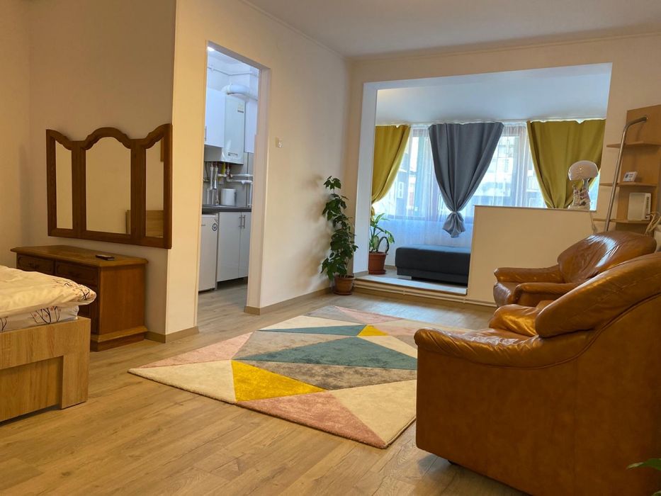 Garsonieră renovată parter(vis a vis de Hotel Deva)