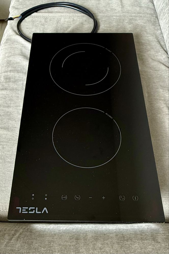 Продавам плот за вграждане TESLA HV3200TB
