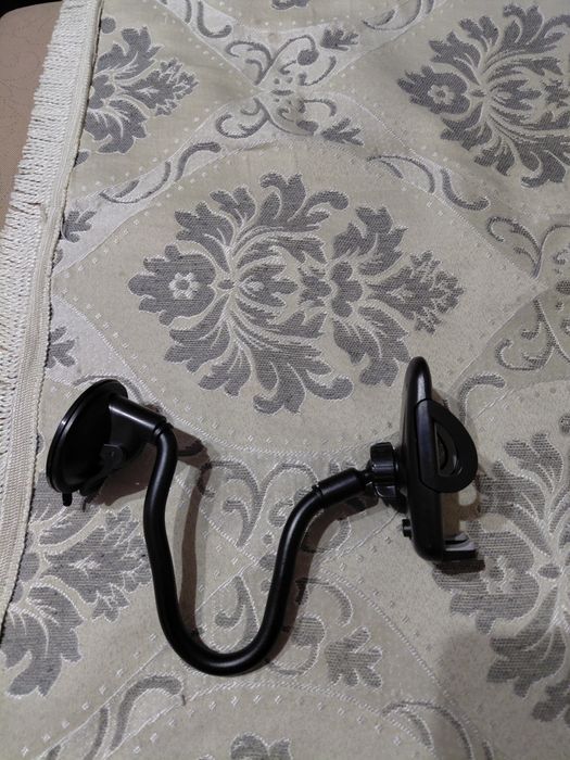 Телефон держатель для любого авто,хорошем состоянии