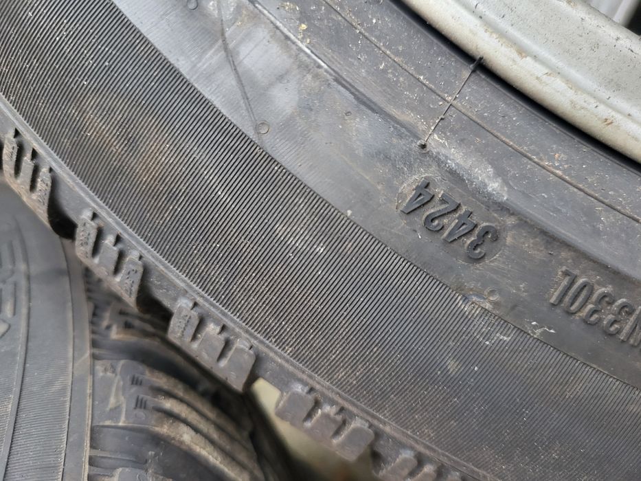 2 бр зимни  225/55/17 Pirelli