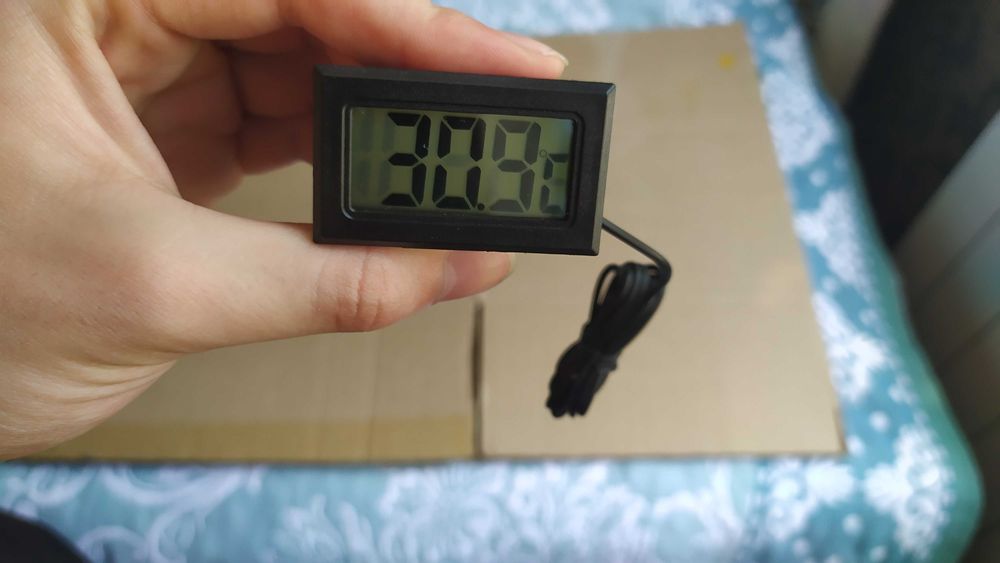 Электронный термометр с выносным датчиком длиной 1 м черный