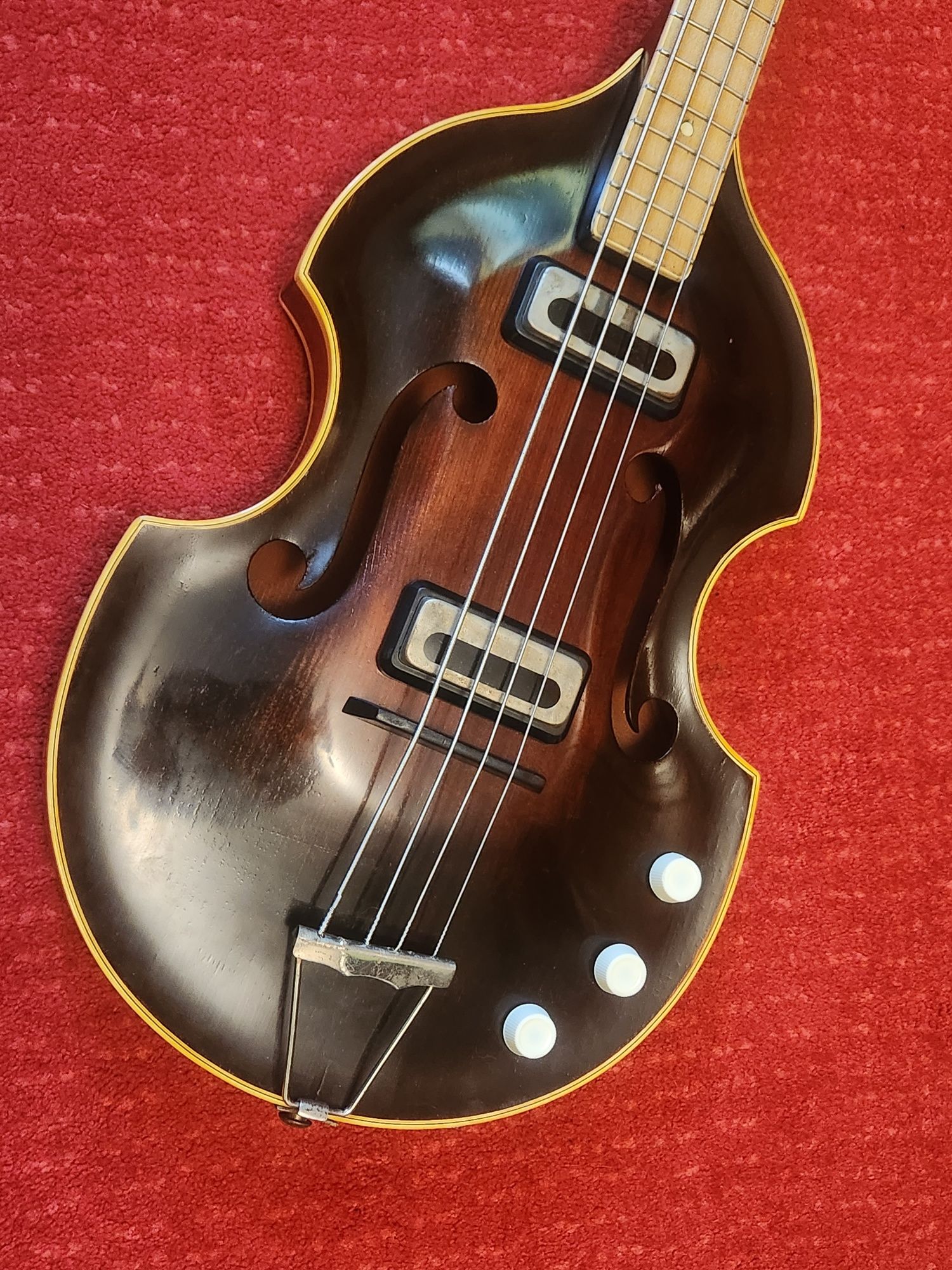Chitara bass vintage reconditionata