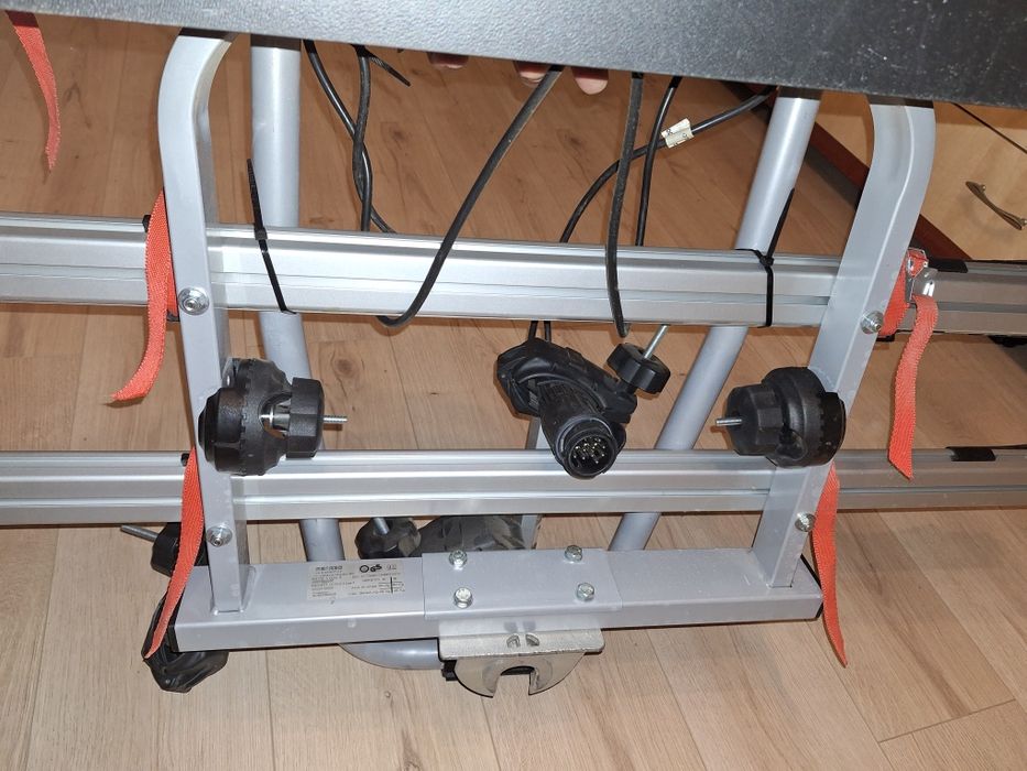 Suport carlig pentru 3 biciclete