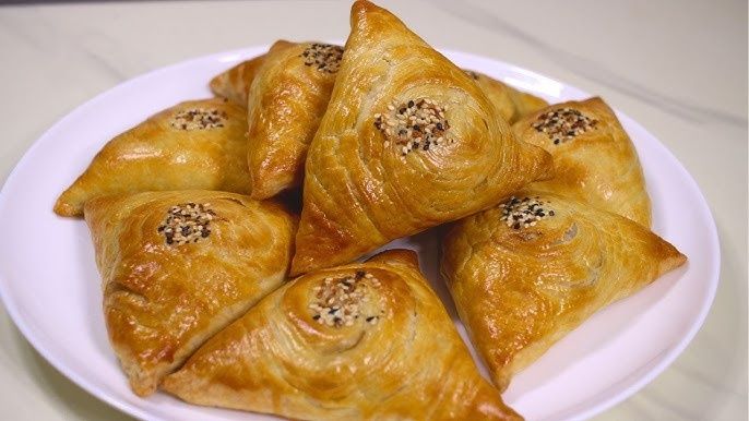 Баурсаки, булочки, самса, шелпек