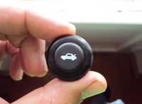 Кобальт - кнопка для открытия багажника.