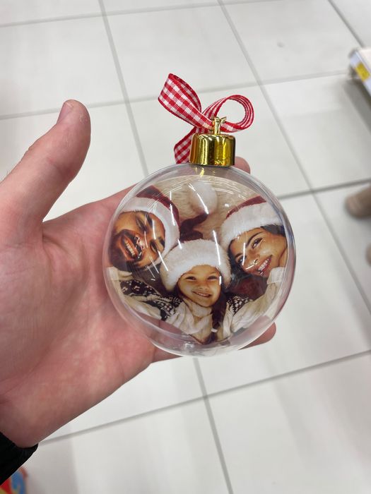 Globuri personalizate sau rame personalizate de Crăciun